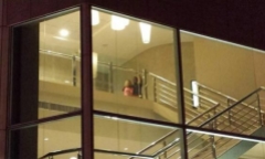 Clip: Shakira diện váy đỏ rực, mê đắm mày râu